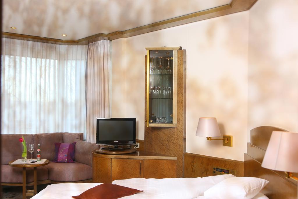 Hotel Brielhof Гехінґен Екстер'єр фото