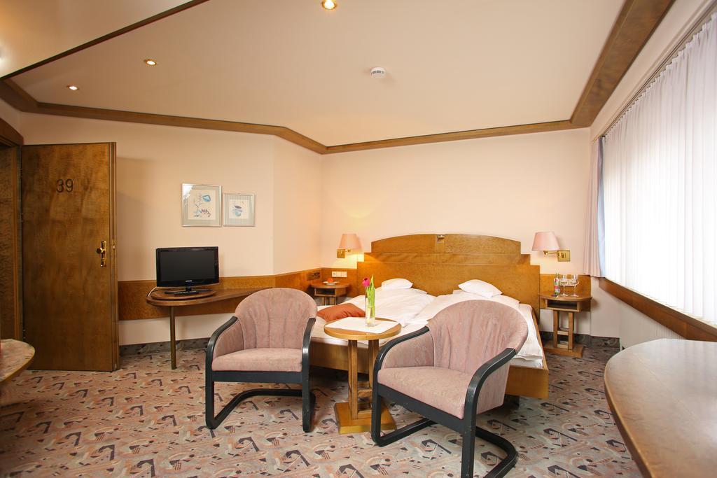 Hotel Brielhof Гехінґен Екстер'єр фото