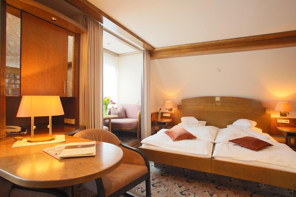 Hotel Brielhof Гехінґен Екстер'єр фото