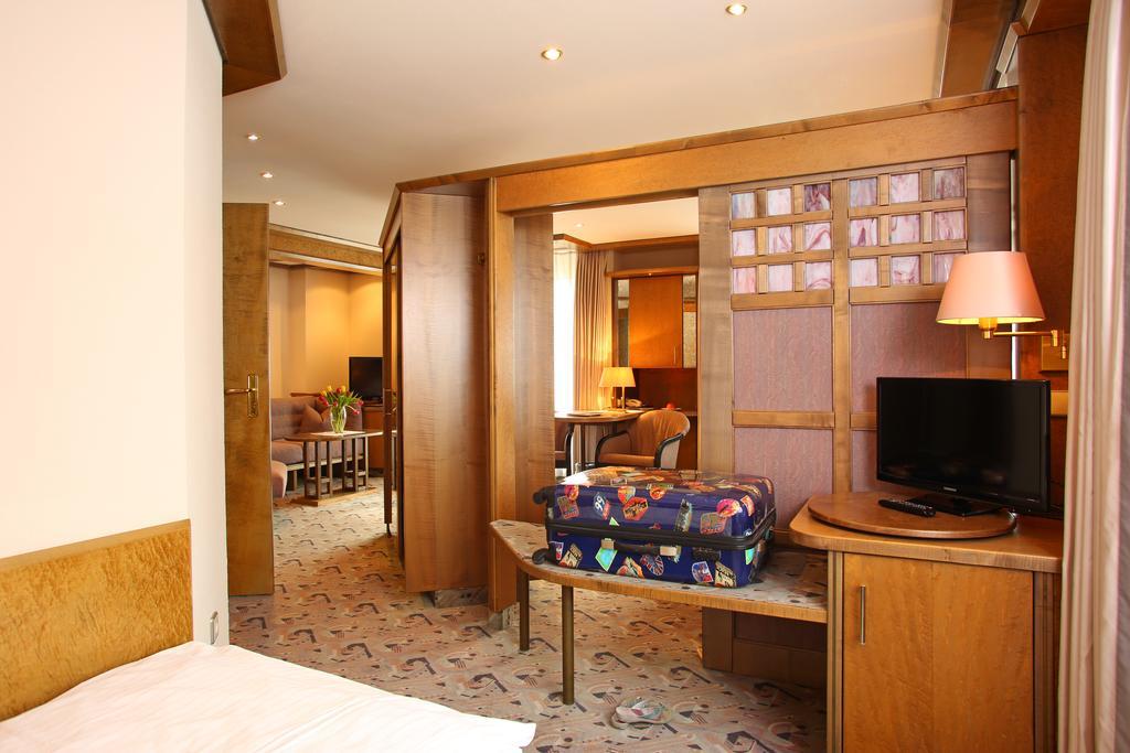 Hotel Brielhof Гехінґен Екстер'єр фото