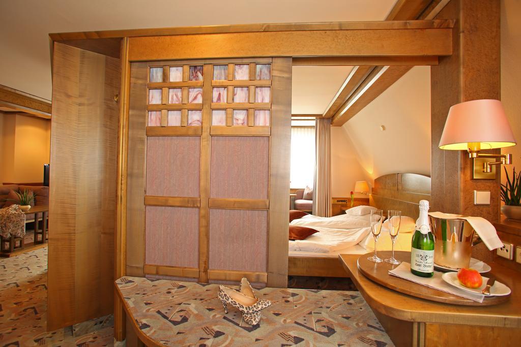 Hotel Brielhof Гехінґен Екстер'єр фото