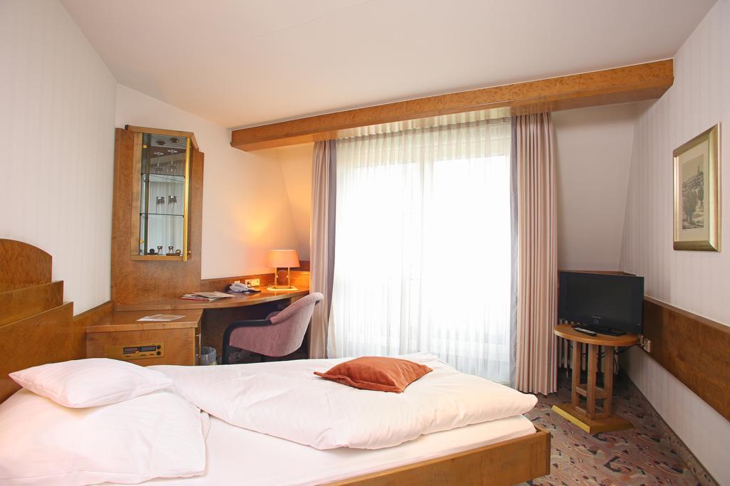 Hotel Brielhof Гехінґен Екстер'єр фото
