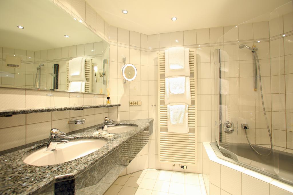 Hotel Brielhof Гехінґен Екстер'єр фото