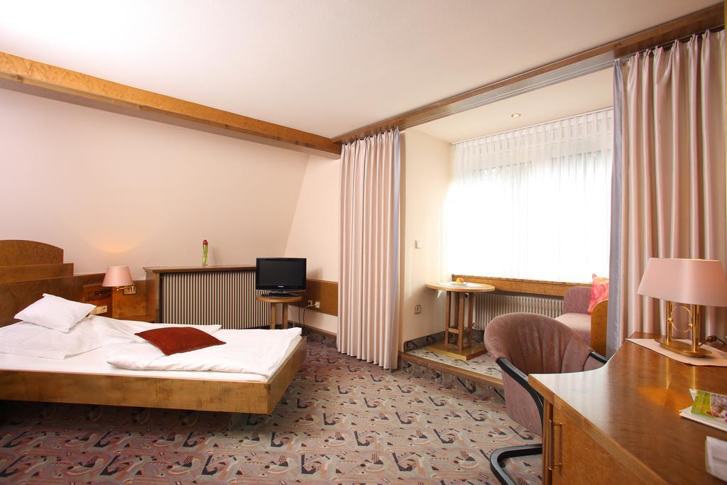 Hotel Brielhof Гехінґен Екстер'єр фото